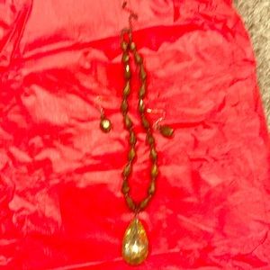 Brown / gold costume necklace/earring set.